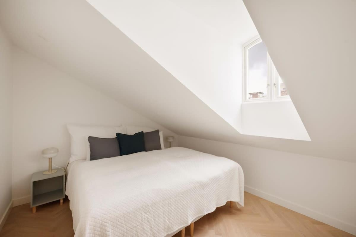 Dinbnb Gruenerlokka I Penthouse With Private Rooftop I 2 Bedrooms & 1 Bathroom Lägenhet *