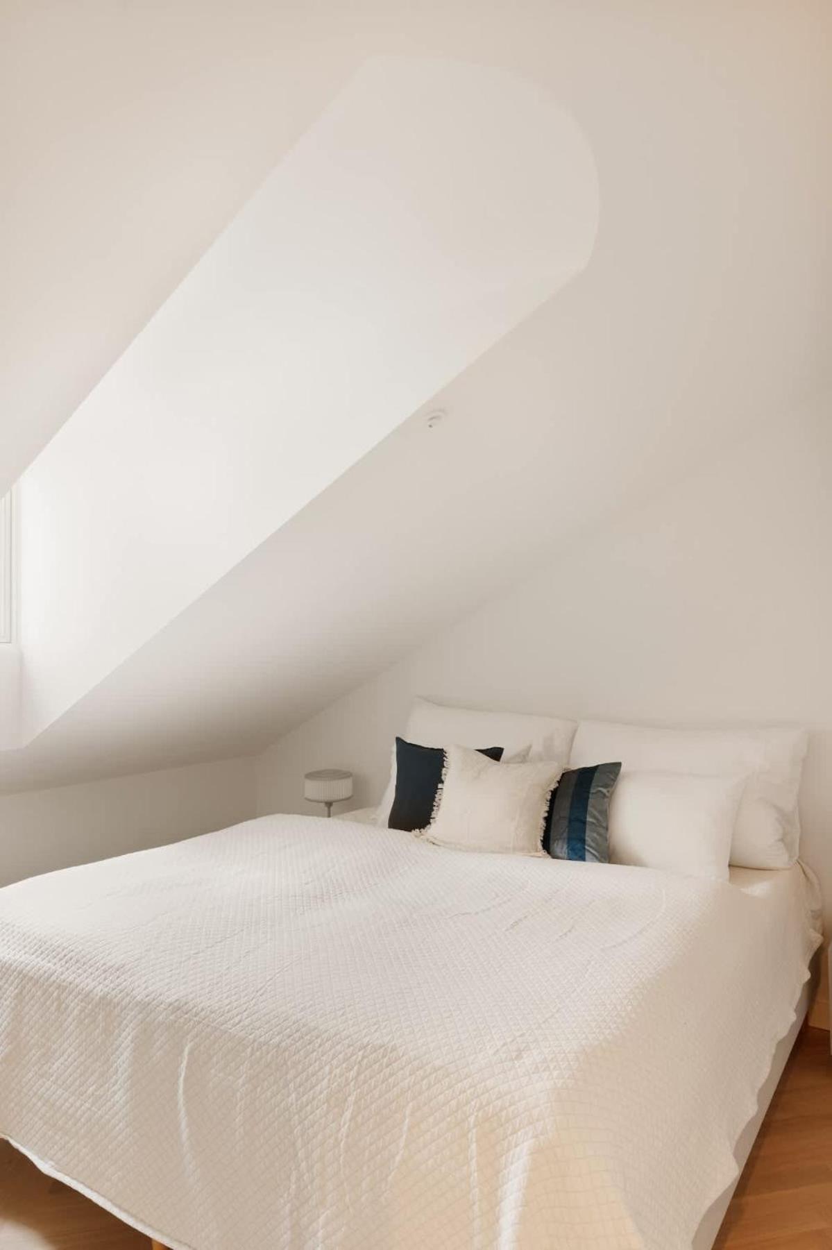 Dinbnb Gruenerlokka I Penthouse With Private Rooftop I 2 Bedrooms & 1 Bathroom Lägenhet